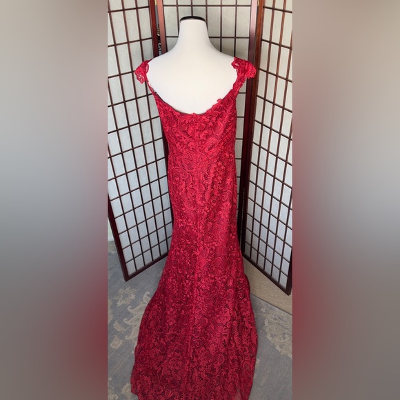 JJ’s House Trumpet/Mermaid Off The Shoulder Evening Dress - Picture 1 of 5